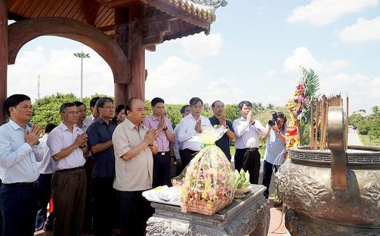 Thủ tướng dâng hương tưởng niệm tại Thành cổ Quảng Trị
