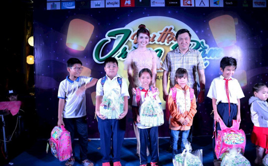 "Đêm trung thu ấm áp" tại Nhà hàng Mekong Taste: Trao hơn 500 phần quà cho các em thiếu nhi có hoàn cảnh khó khăn