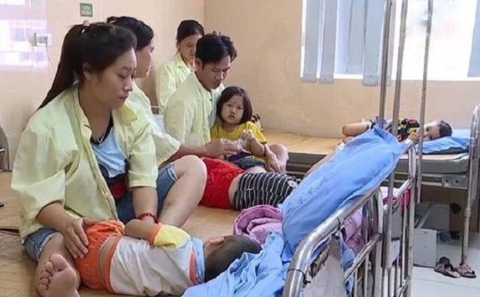 Phú Thọ: 80 trẻ mầm non nhập viện nghi do ngộ độc thực phẩm