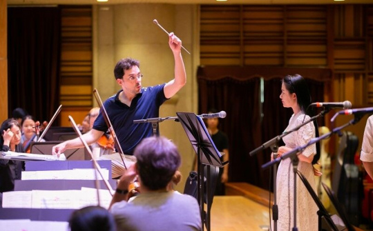 Nhạc trưởng Olivier Ochanine: 'Dàn nhạc Giao hưởng Mặt Trời sẽ mang tới một mùa diễn đẳng cấp'