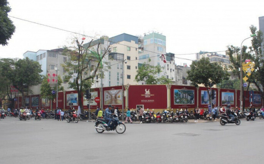 Hàng nghìn m2 bỏ hoang giữa đất vàng Hà Nội