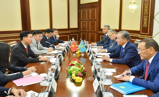 Trưởng Ban Tuyên giáo Trung ương thăm, làm việc tại Kazakhstan