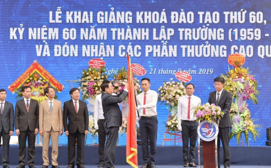 Trường Đại học Vinh kỷ niệm 60 năm thành lập và đón nhận Huân chương Lao động hạng Nhất