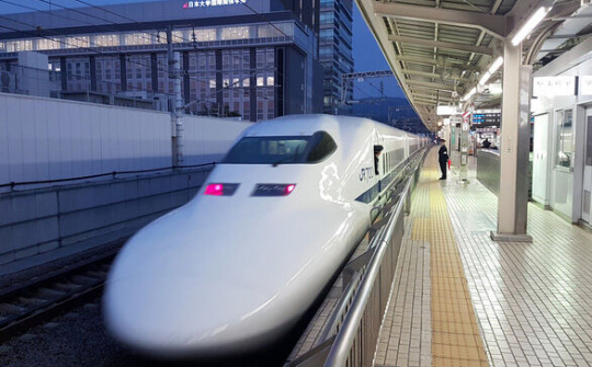 Cần đầu tư đường sắt tốc độ cao đoạn TP.HCM - sân bay Long Thành