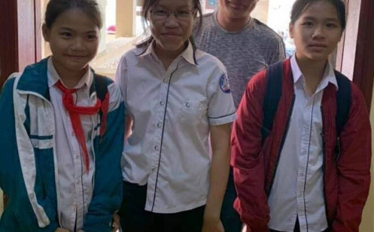 Ba nữ sinh lớp 7 tại Quảng Trị trả lại ví cho người đánh rơi