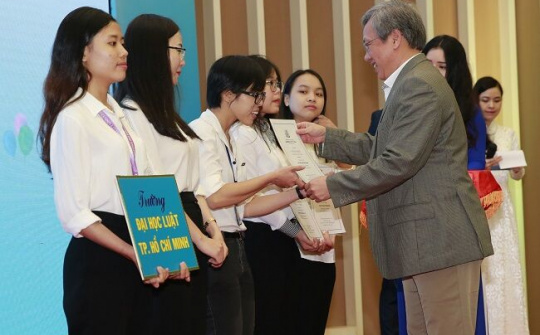 Quỹ Lawrence S. Ting và Công ty Phú Mỹ Hưng trao học bổng gần 8,5 tỷ đồng