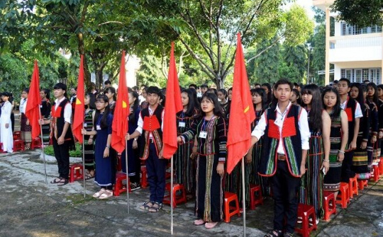 Chế độ học bổng 10 năm không đổi, học sinh dân tộc nội trú gặp khó