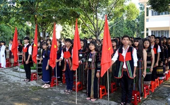 Chế độ học bổng 10 năm không đổi, học sinh dân tộc nội trú gặp khó