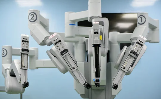 Robot phẫu thuật nội soi ung thư hiện đại nhất thế giới đã tới Việt Nam