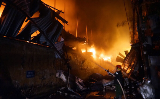 Đám cháy Rạng Đông: Trong bán kính 500m sức khoẻ người dân có thể bị ảnh hưởng