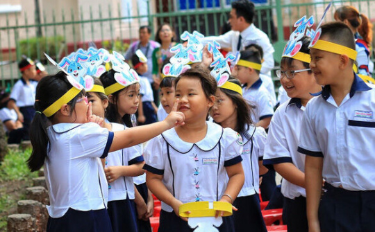 Học sinh trên cả nước tưng bừng chào đón năm học mới