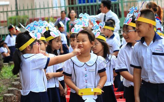 Học sinh trên cả nước tưng bừng chào đón năm học mới