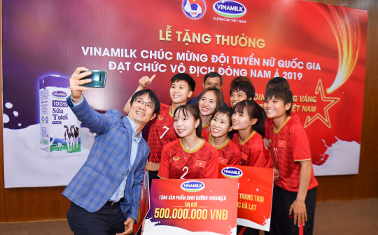 Vinamilk: Trao thưởng chúc mừng Đội tuyển bóng đá nữ Quốc gia "Vô địch Đông Nam Á 2019"