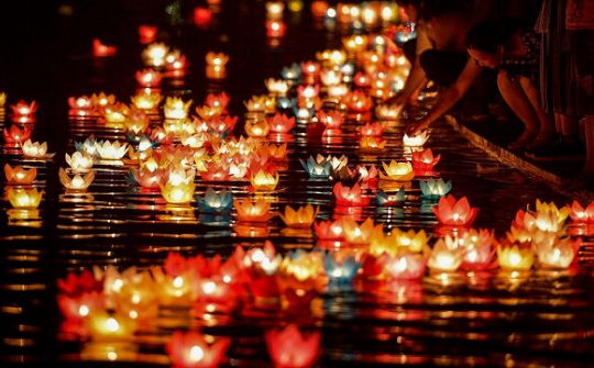 Đề nghị không dùng nhựa trong lễ hội hoa đăng