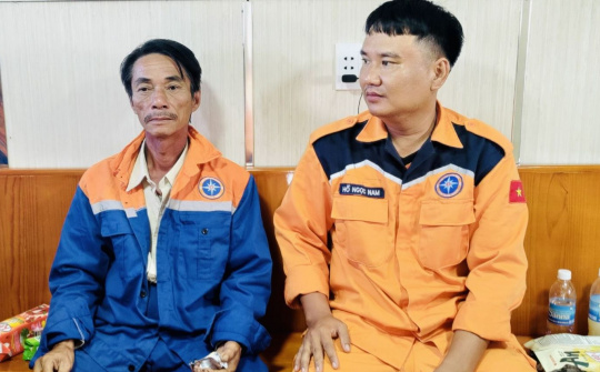 Cứu nạn kịp thời 4 ngư dân gặp nạn trên vùng biển Khánh Hoà