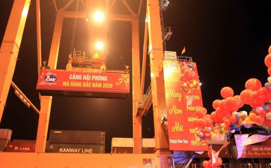 Cảng Hải Phòng đón chuyến hàng đầu tiên vào thời khắc đầu tiên của năm mới 2020