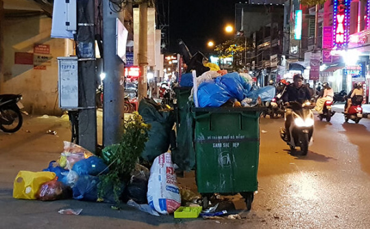 Rác thải Tết Canh Tý: 1 công nhân “cõng” 6 tấn rác