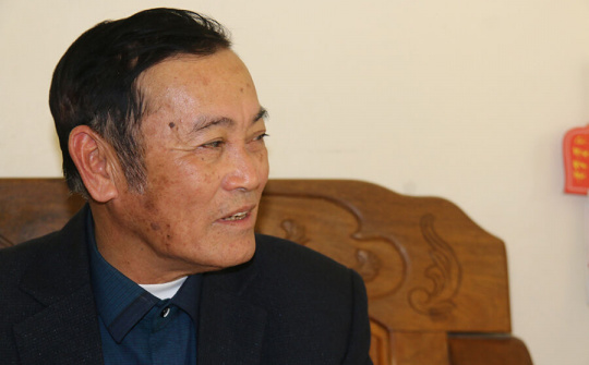 Cựu chiến binh mua xe đạp tặng học sinh nghèo