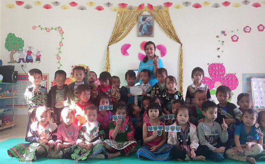 Mang tến đến cho học sinh vùng cao