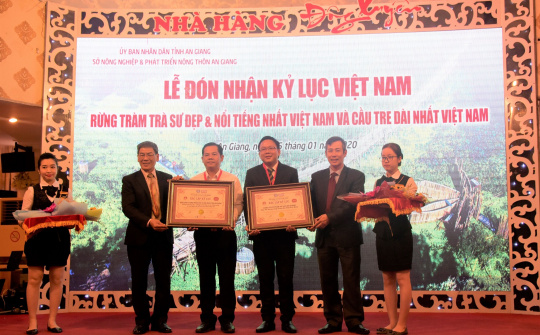 Khu du lịch "Rừng Tràm Trà Sư" đón nhận 02  kỷ lục Việt Nam