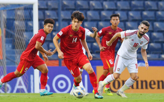 Thủ tướng mong U23 Việt Nam tự tin, sáng tạo trong từng đường bóng
