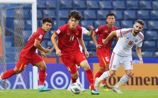 Thủ tướng mong U23 Việt Nam tự tin, sáng tạo trong từng đường bóng