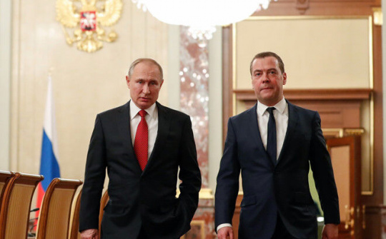 Thủ tướng Nga Medvedev bất ngờ từ chức nhằm triển khai cải tổ hiến pháp