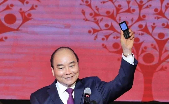 Thủ tướng Nguyễn Xuân Phúc phát động phong trào nhắn tin ủng hộ người nghèo