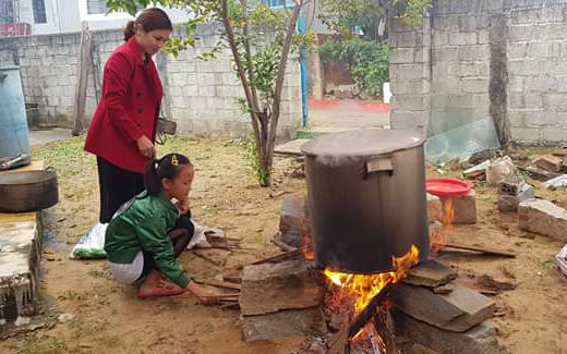 Tạp chí Việt Nam Hội nhập tổ chức chương trình bánh chưng cho ngư dân vùng biển