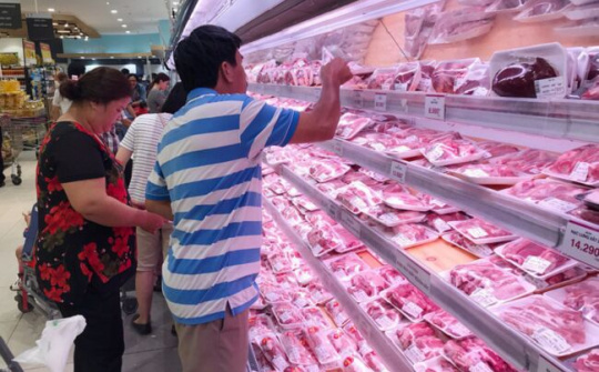 Siêu thị cam kết bán thịt lợn thấp hơn giá thị trường 5% trong dịp Tết