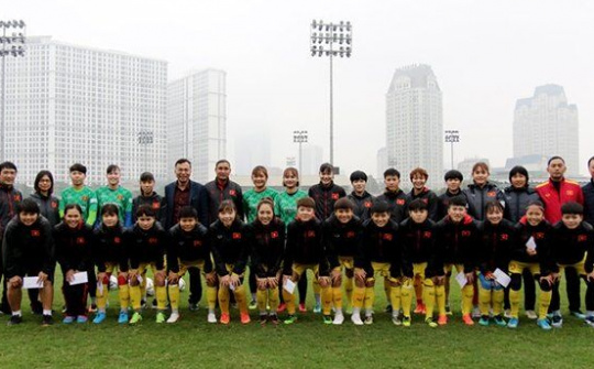 Lãnh đạo VFF thăm, chúc Tết đội tuyển nữ quốc gia