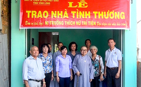 Hoa Nhân ái tươi nở giữa mùa Xuân