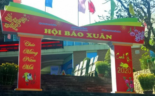 Hội báo xuân thành phố Đà Nẵng thu hút nhiều người xem