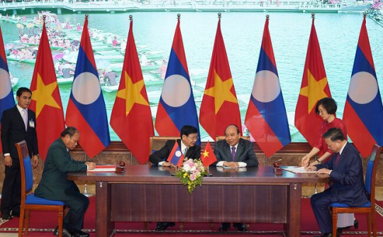 Việt Nam-Lào phấn đấu tăng ít nhất 10-15% kim ngạch thương mại năm 2020