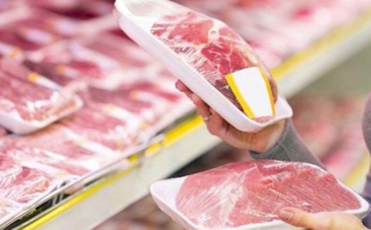 Giá thịt lợn trong nước hạ nhiệt