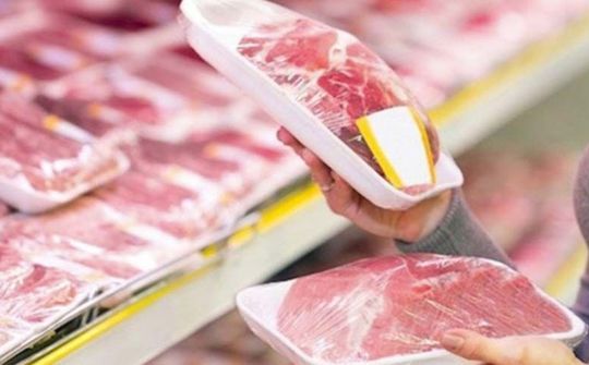Giá thịt lợn trong nước hạ nhiệt