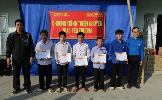 Tâm huyết với sự nghiệp trồng người nơi xã nghèo miền núi