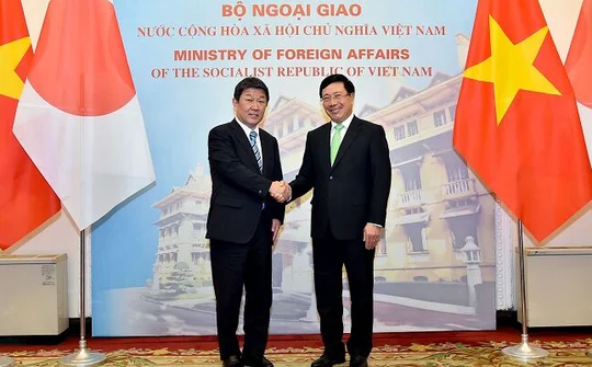 Phó Thủ tướng hội đàm với Bộ trưởng Ngoại giao Nhật Bản