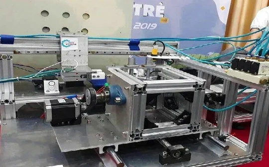 Nhóm sinh viên Đại học Bách khoa Hà Nội chế tạo thành công máy lấy tơ sen tự động