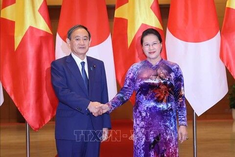 Chủ tịch Quốc hội Nguyễn Thị Kim Ngân hội kiến Thủ tướng Nhật Bản Suga Yoshihide