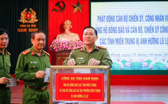Công an Nam Định quyên góp gần 1,2 tỷ đồng ủng hộ đồng bào miền Trung
