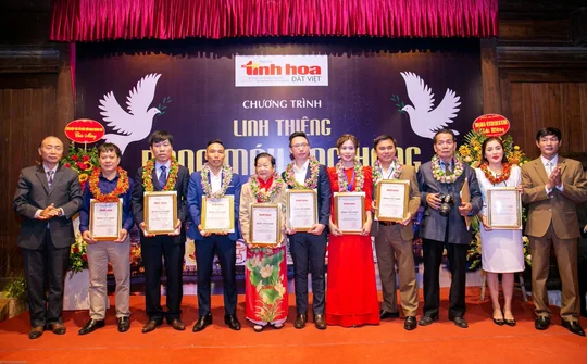 Tạp chí Tinh hoa Đất Việt tổ chức thành công chương trình “Linh thiêng dòng máu Lạc Hồng”