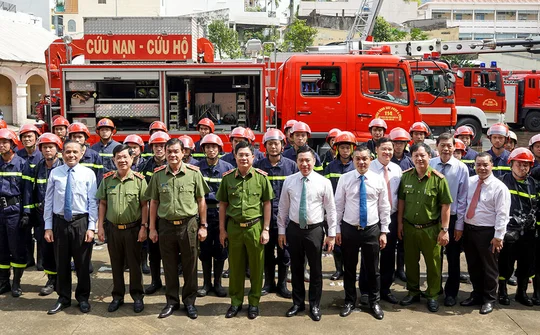 Tập đoàn Hưng Thịnh: Trao tặng Công an TP.HCM gói trang thiết bị PCCC và CNCH trị giá hơn 22 tỷ đồng