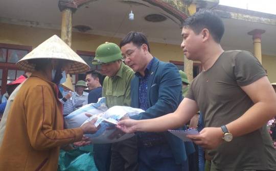 Tạp chí Hòa Nhập chia sẻ khó khăn với đồng bào miền Trung bị lũ lụt