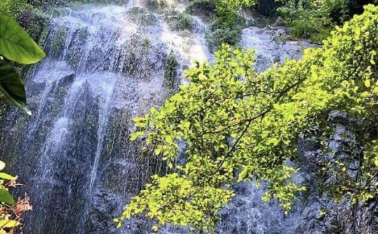 Huyền thoại về "dòng nước thiêng" Núi Cấm