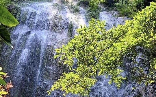 Huyền thoại về "dòng nước thiêng" Núi Cấm