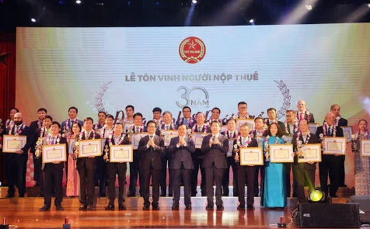 Tôn vinh người nộp thuế tiêu biểu