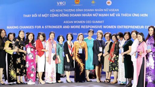 Thay đổi vì một cộng đồng doanh nhân nữ mạnh mẽ và thích ứng hơn