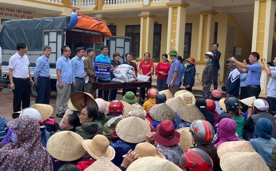 Nghĩa tình làng Gạo