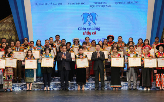 Tuyên dương 63 thầy, cô giáo người dân tộc thiểu số